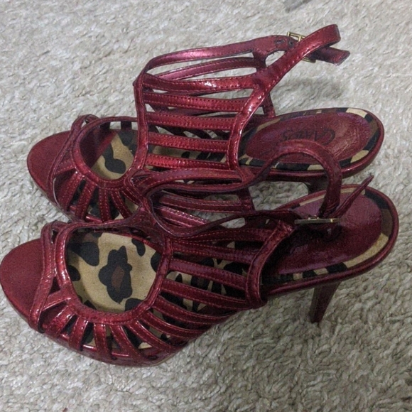 Cute Red high heels - Picture 2 of 3